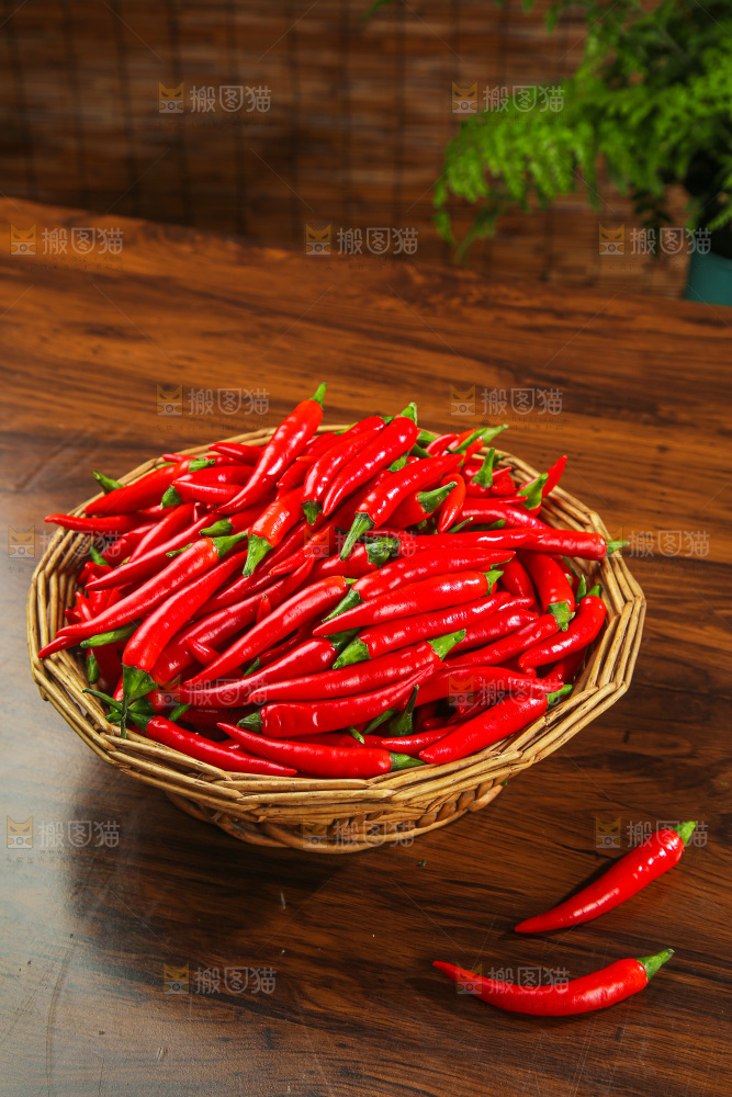 木底上的小米椒