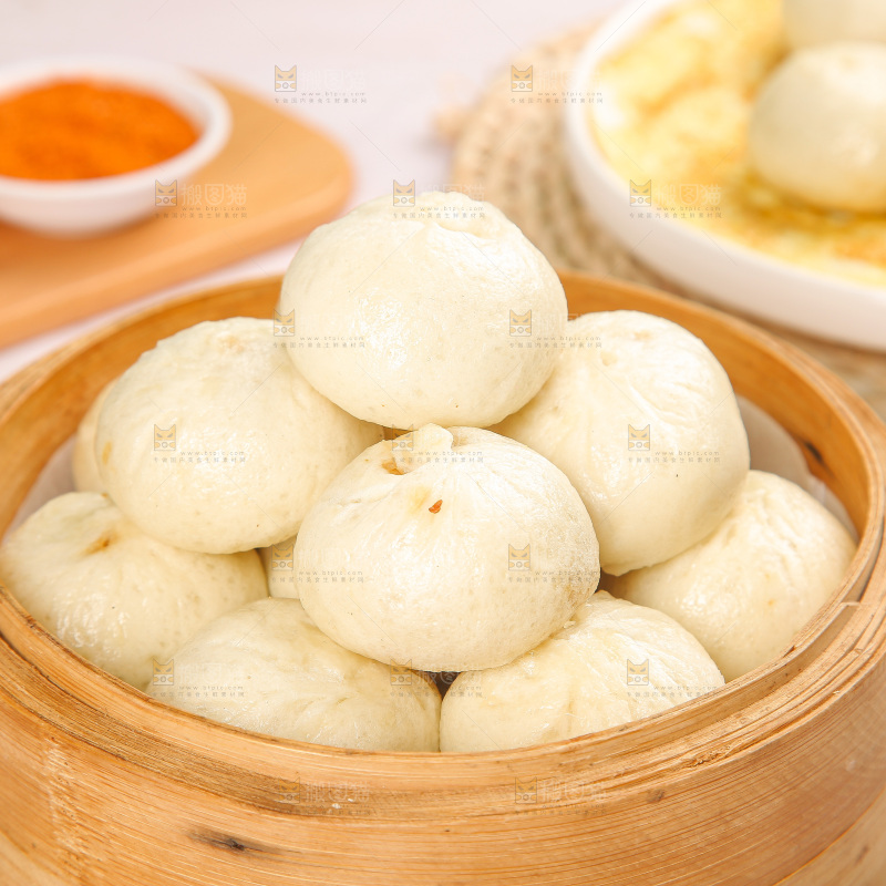 浅底上的鲜肉小笼包