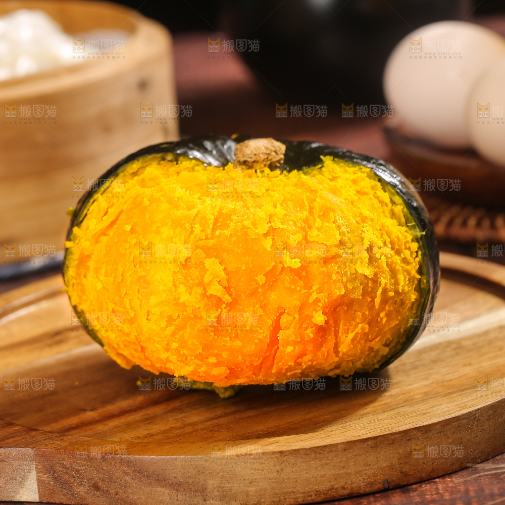 木底上的贝贝南瓜