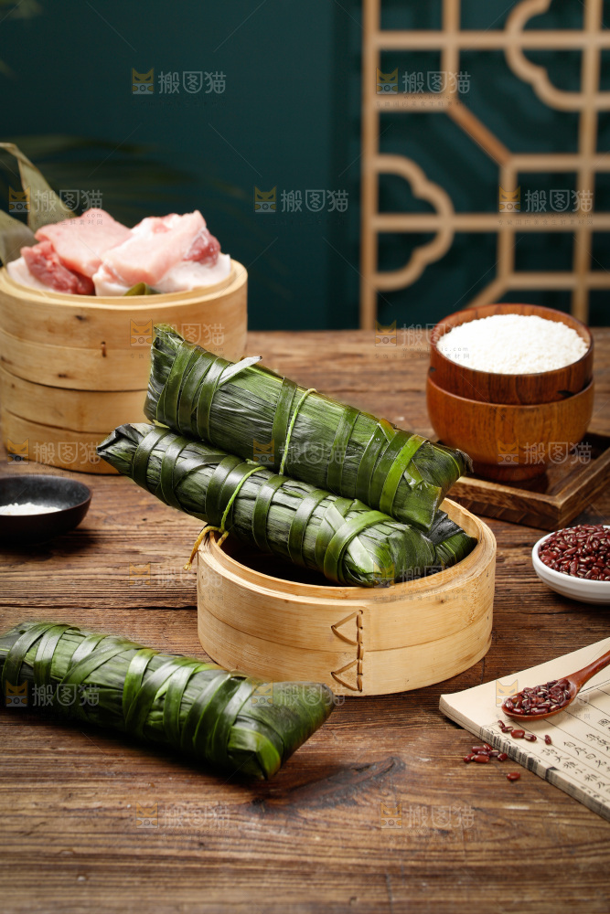 深底上的猪肉灰水粽
