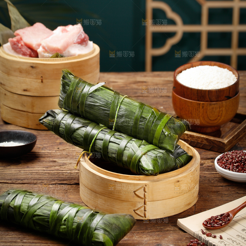 深底上的猪肉灰水粽