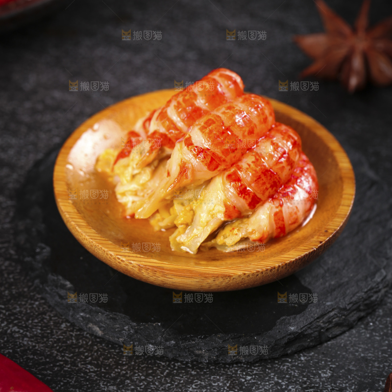 深底上的龙虾尾