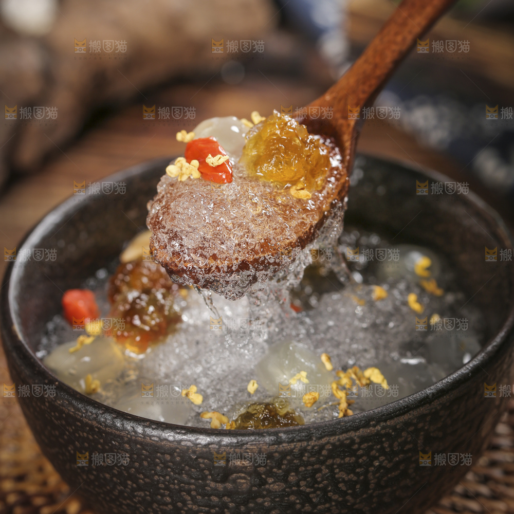 深底上的雪燕桃胶羹