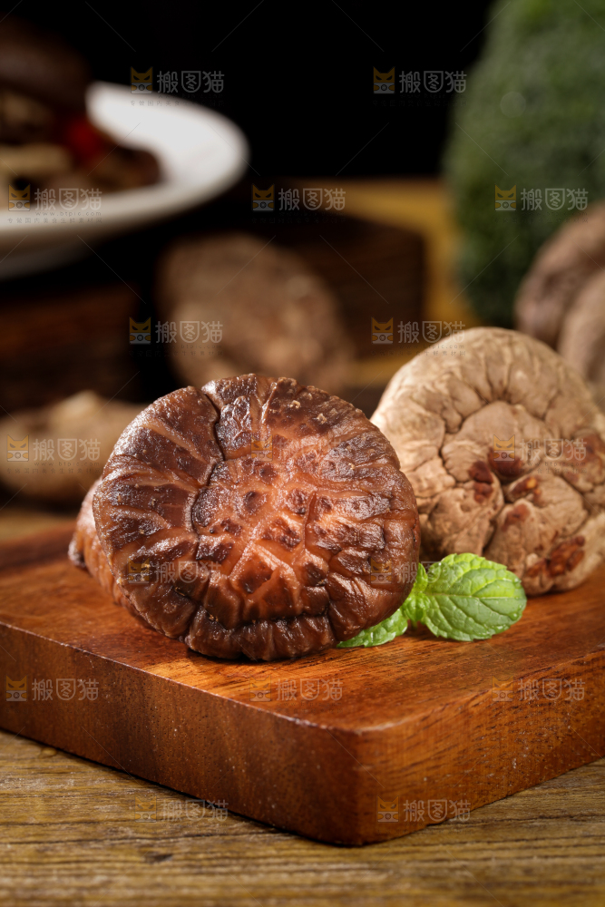 深底上的干香菇