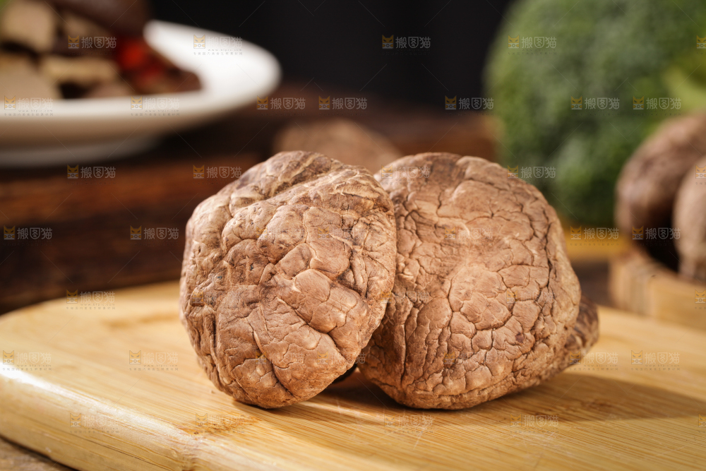 深底上的干香菇