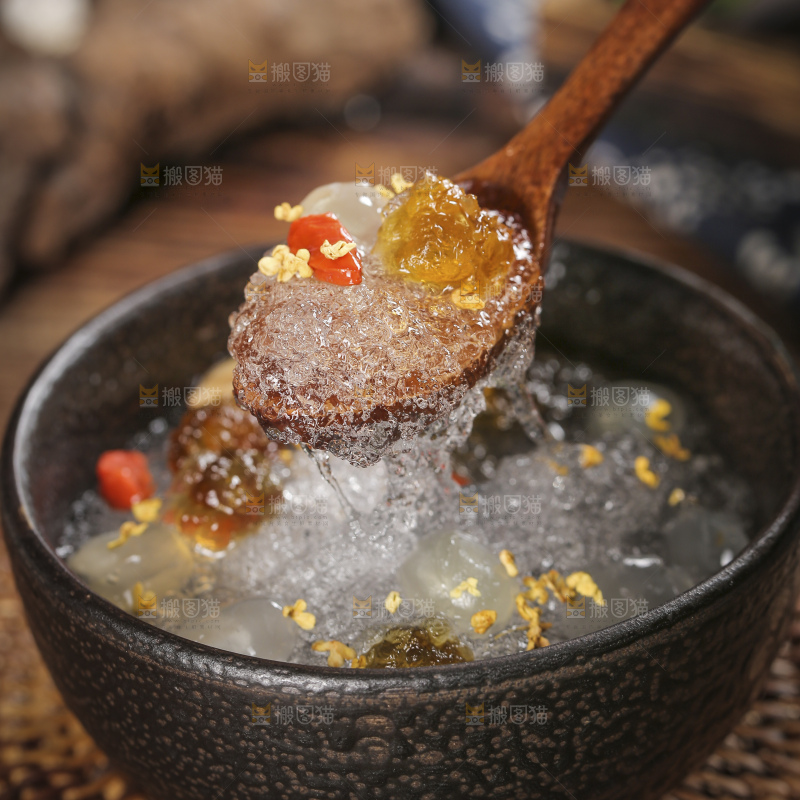 深底上的雪燕桃胶羹