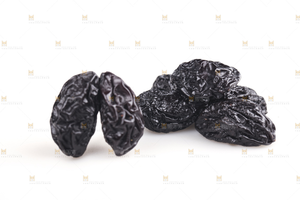 白底上的西梅干
