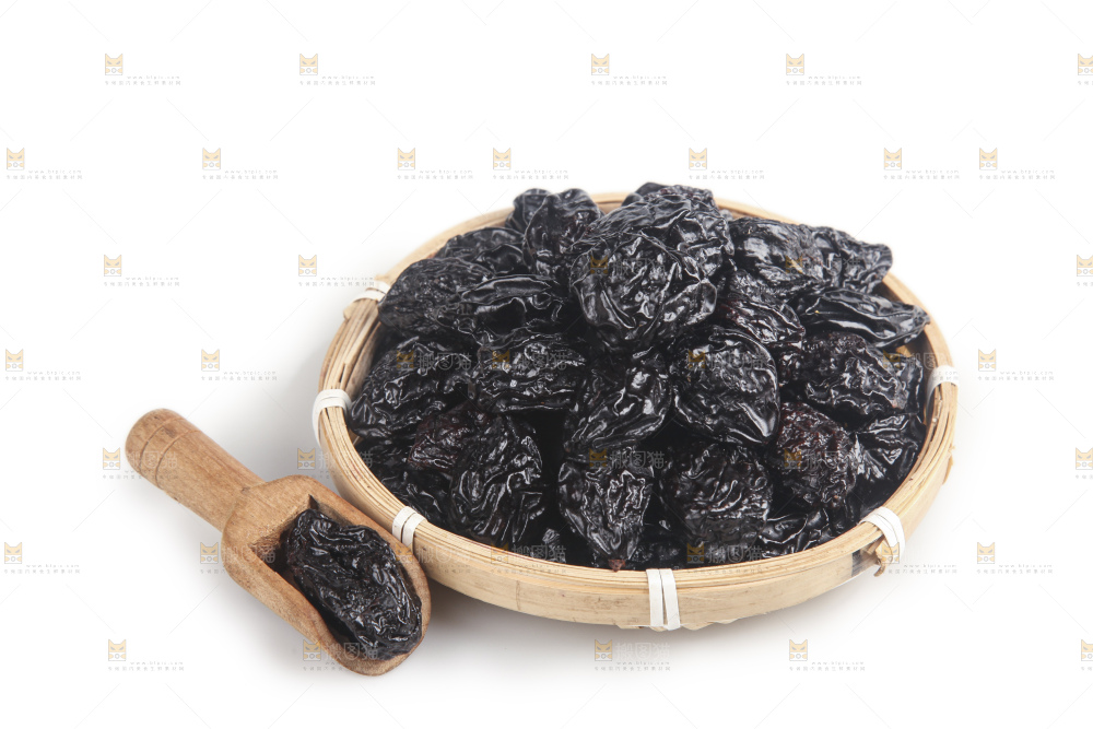 白底上的西梅干