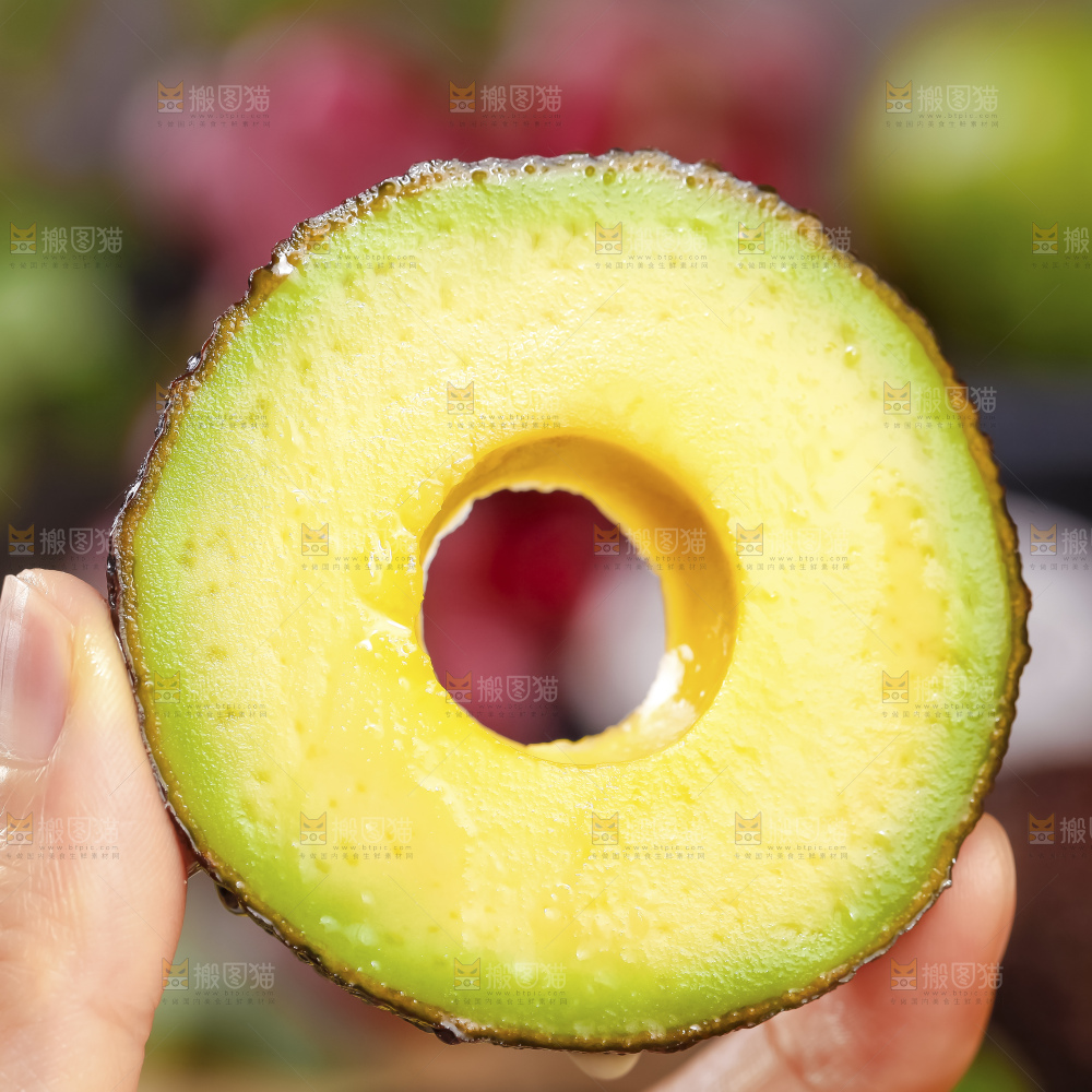 深底上的牛油果
