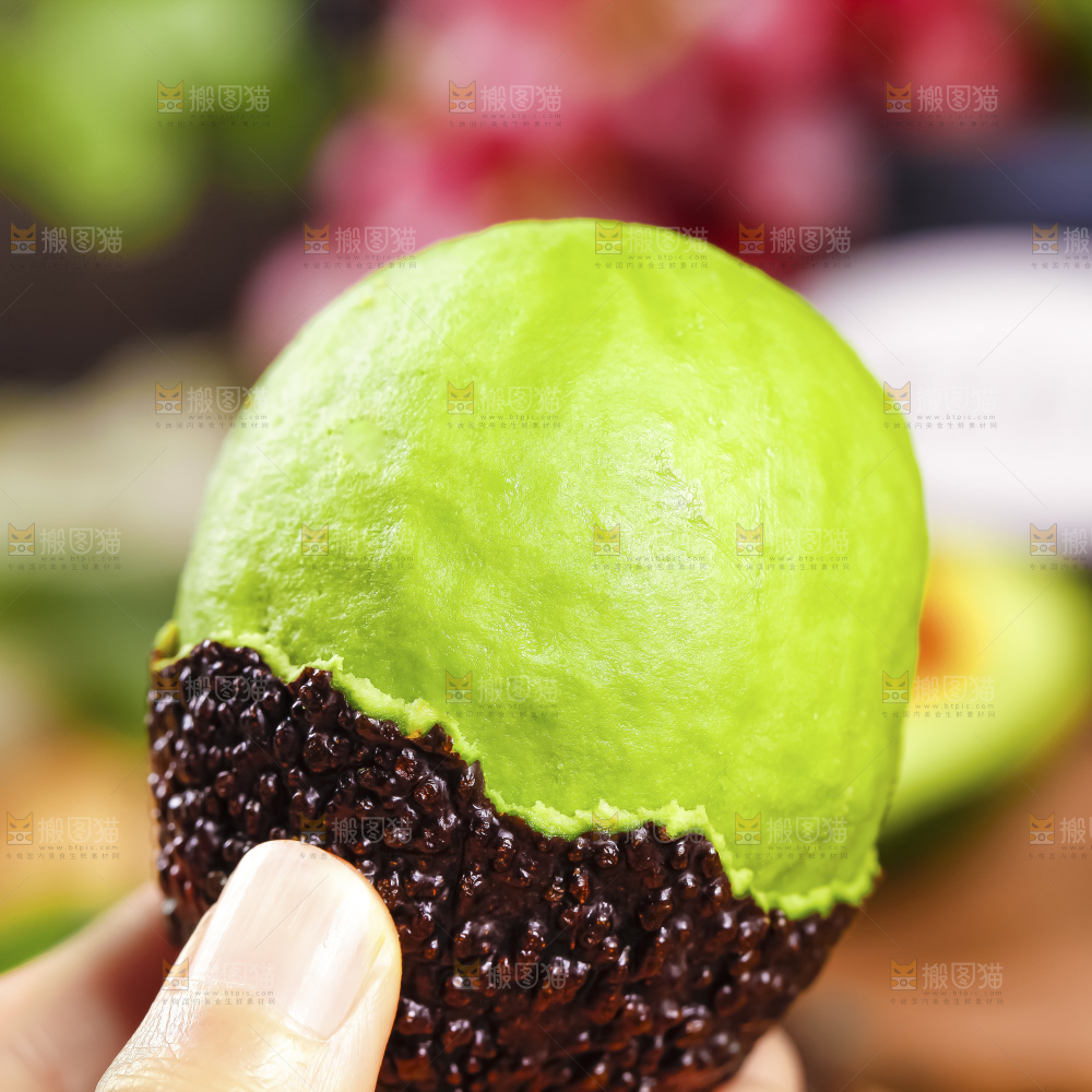 深底上的牛油果