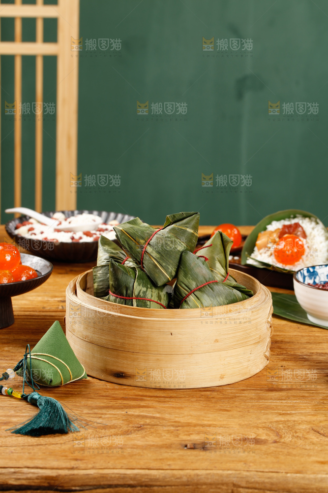 深底上的粽子制作