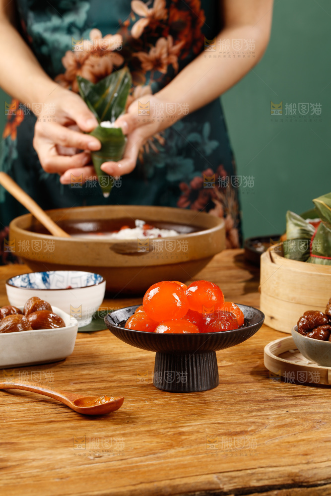 深底上的粽子制作