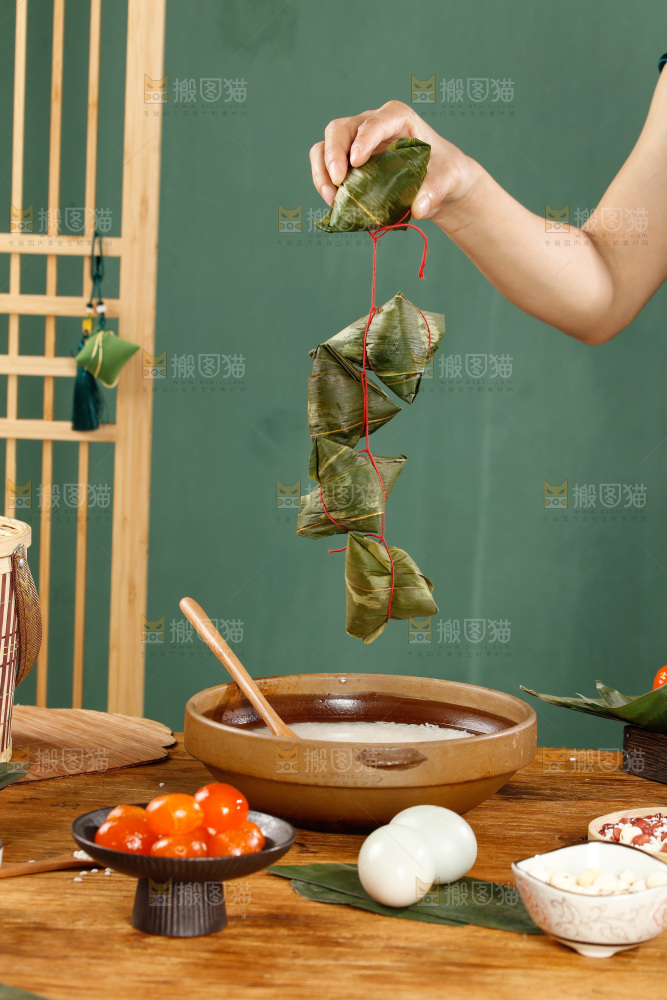 深底上的粽子制作