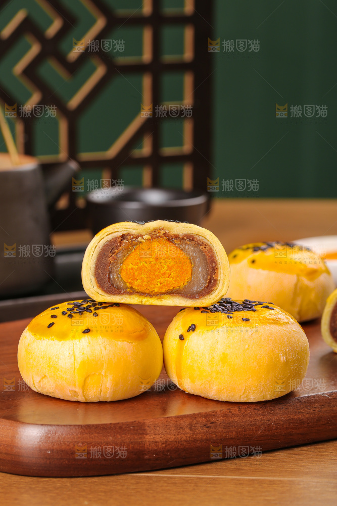 深底上的蛋黄酥