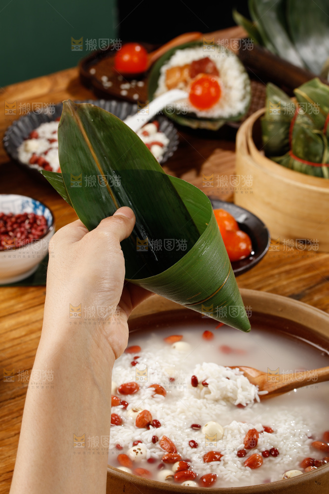 深底上的粽子制作
