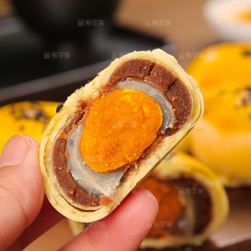 深底上的蛋黄酥