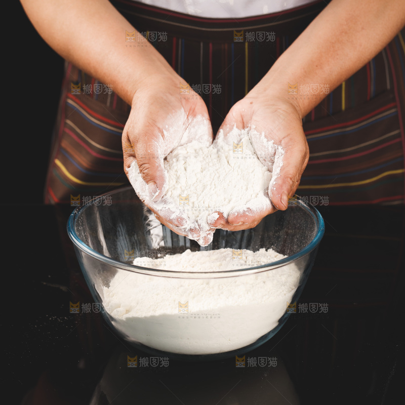 深底上的面粉