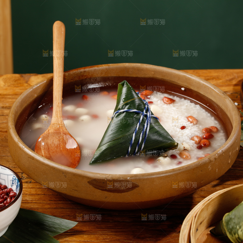 深底上的粽子制作