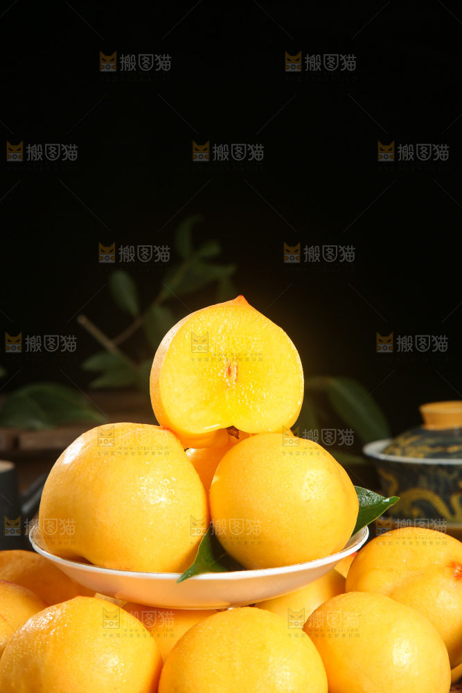 深底上的黄油桃