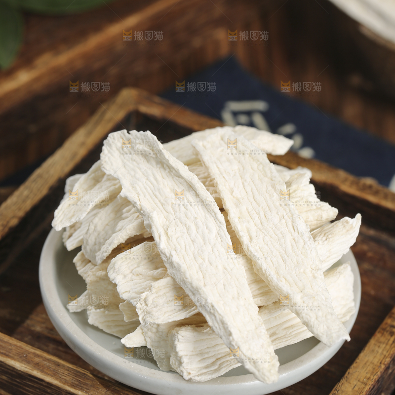 木底上的山药干片