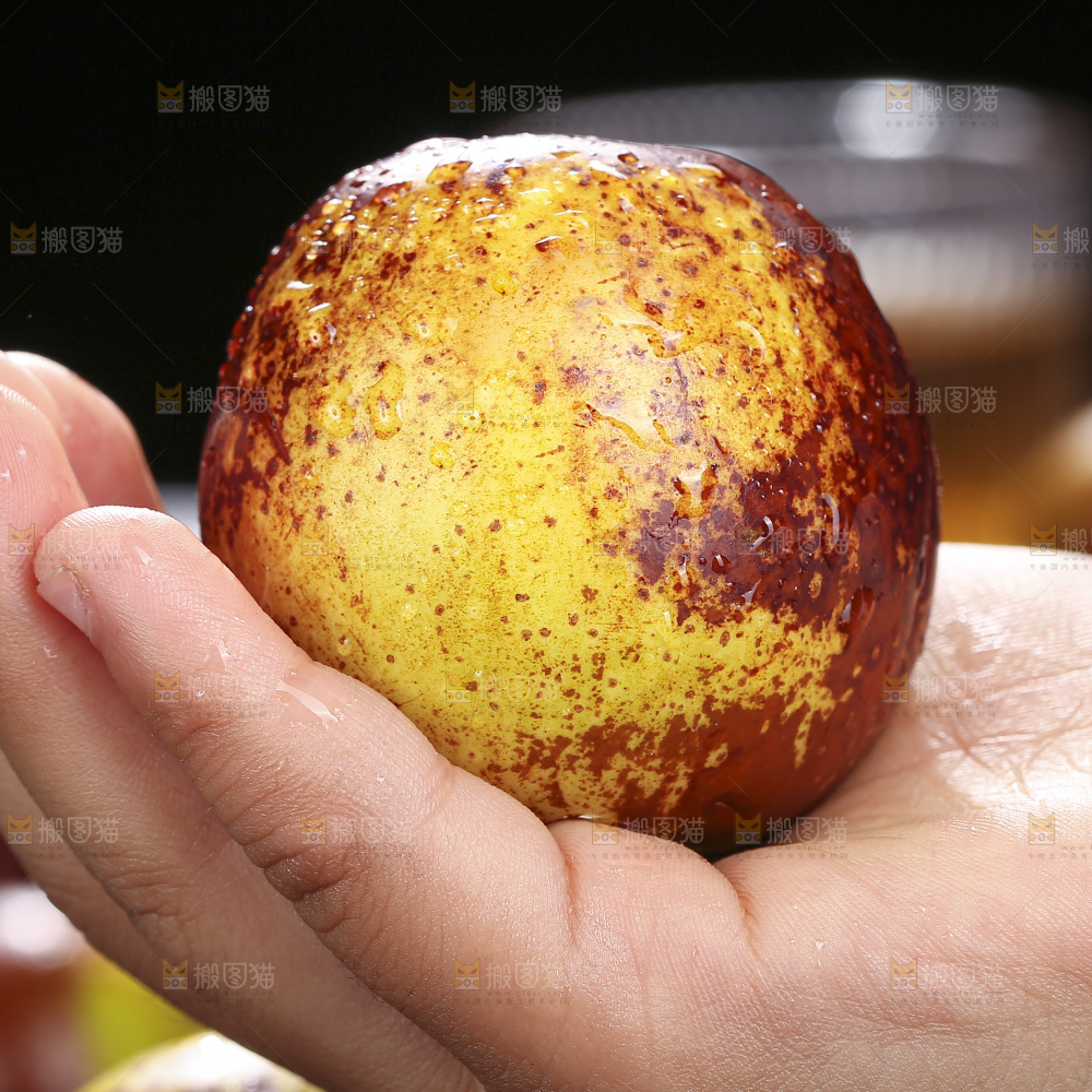 深底上的冰糖枣