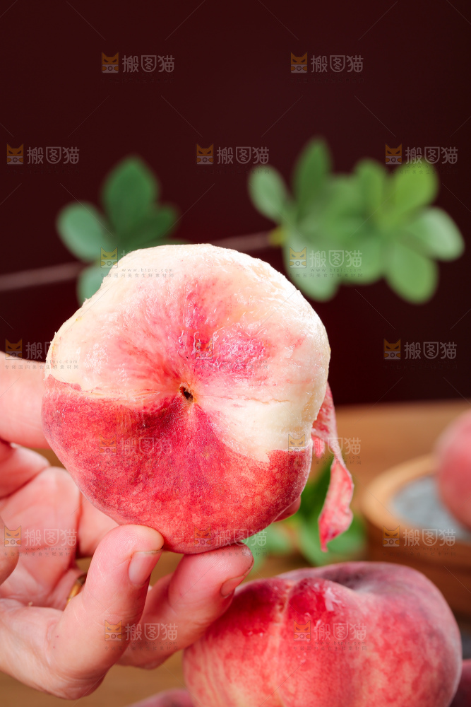 深底上的毛蟠桃