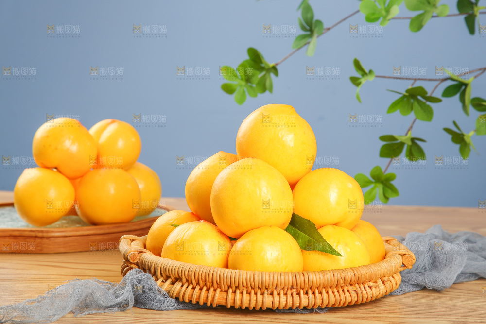 浅底上的黄油桃
