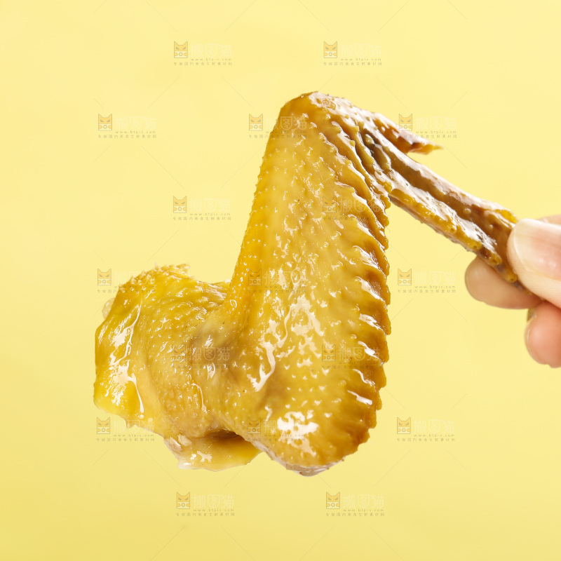 浅底上的鸡全翅