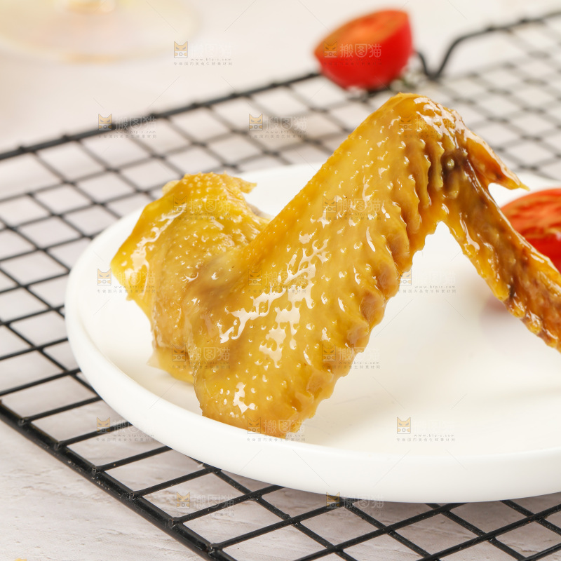 浅底上的鸡全翅