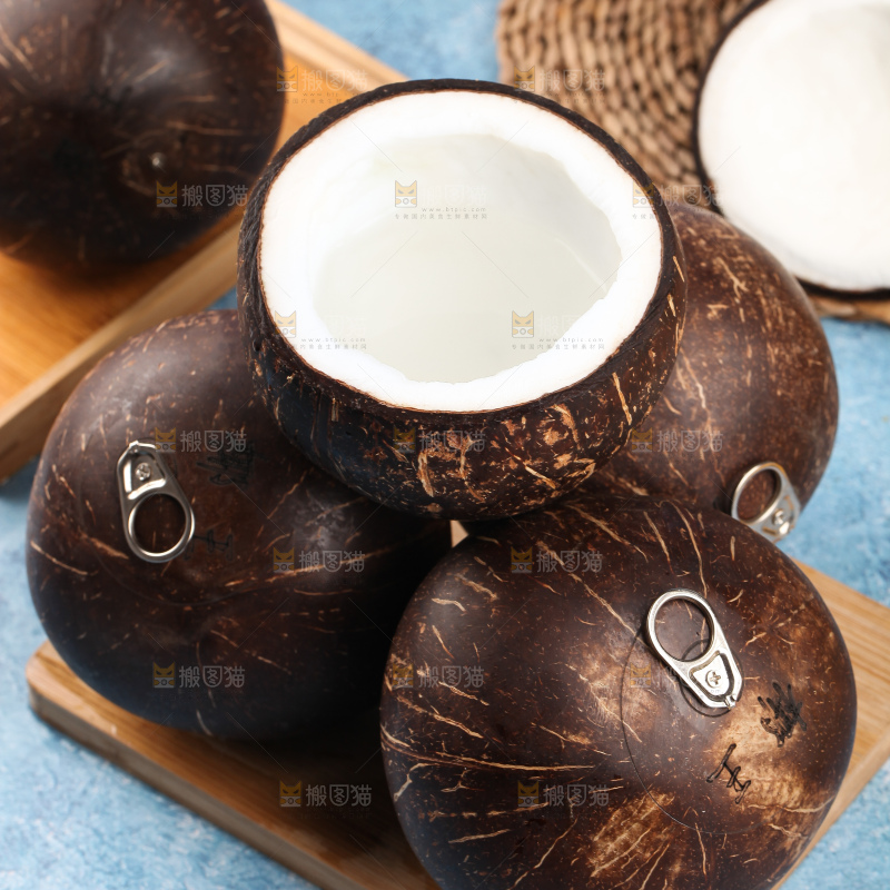 浅底上的牛奶黑椰皇