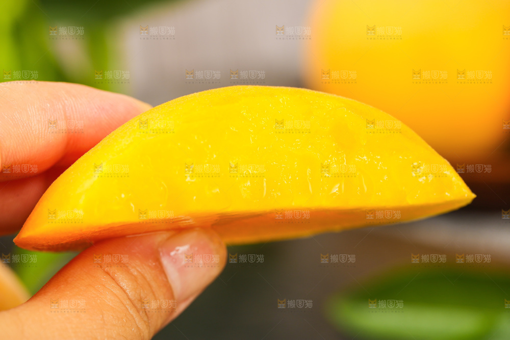 深底上的黄蜜桃