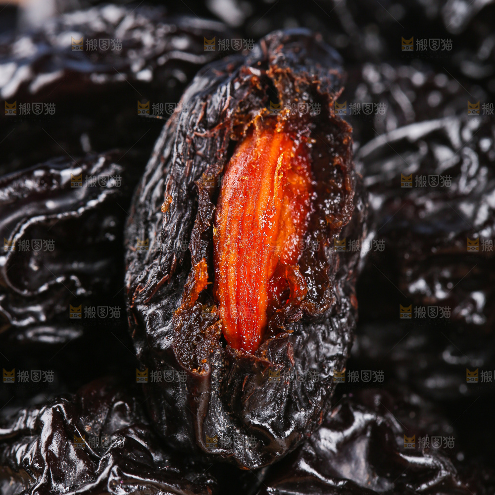 浅底上的西梅干