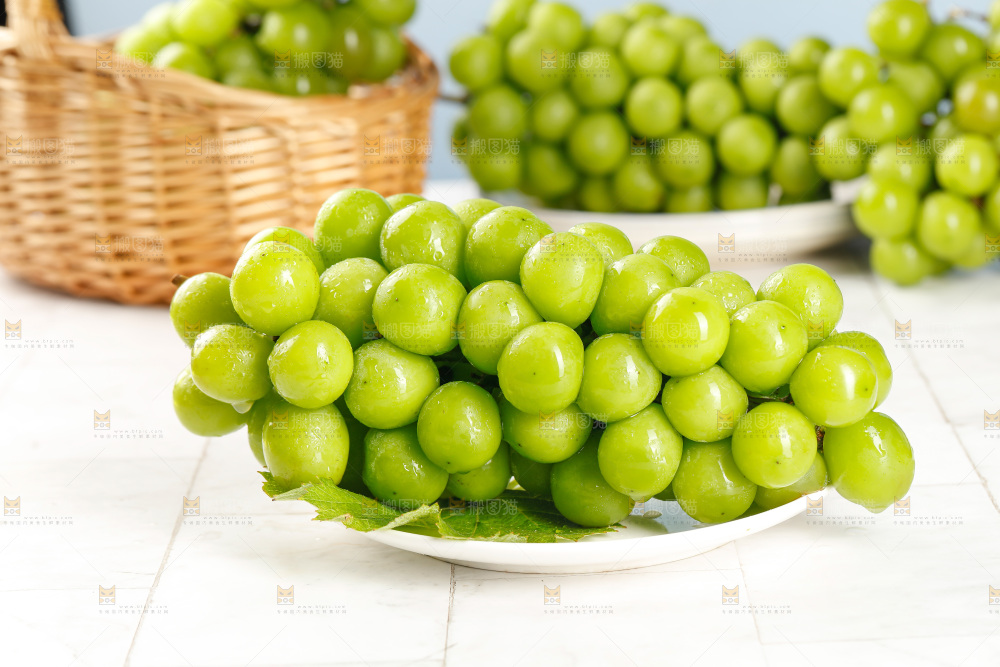 浅底上的阳光玫瑰青提