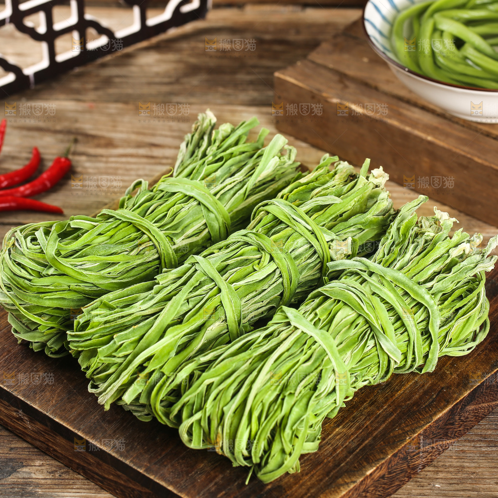 深底上的贡菜