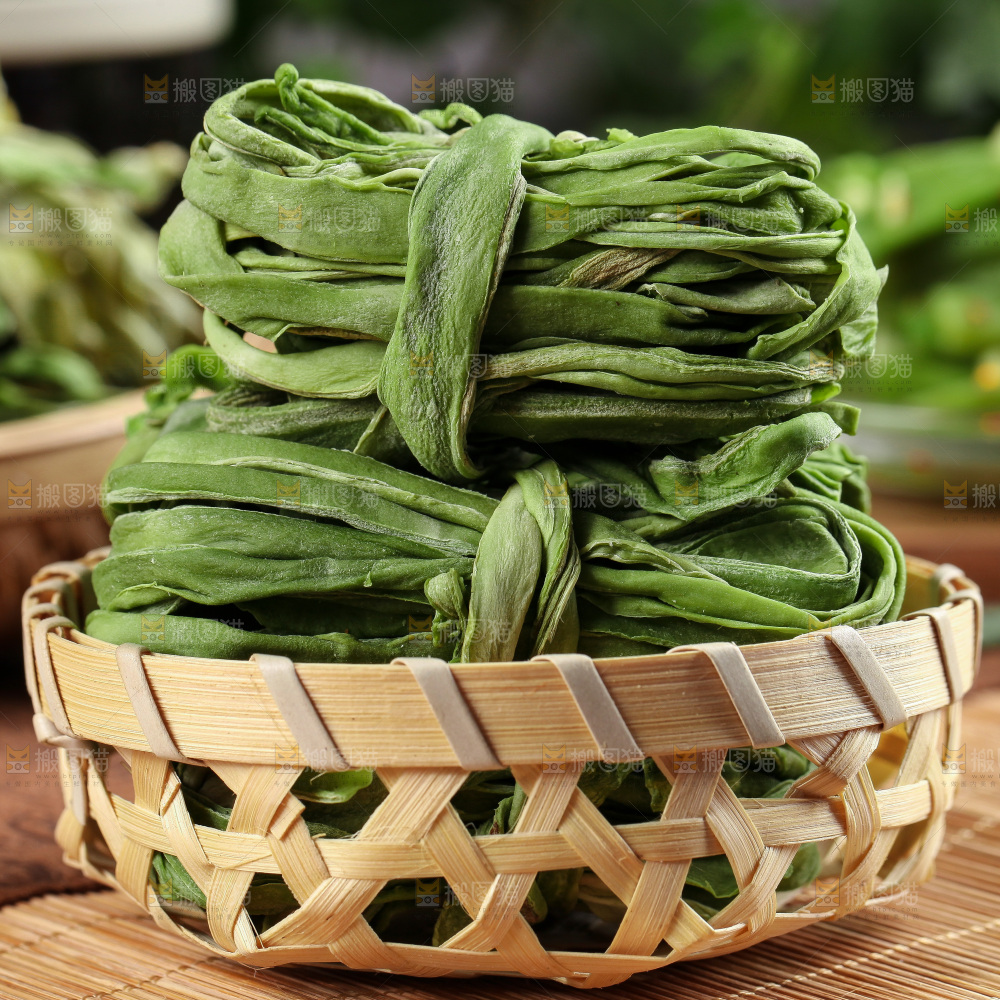 深底上的贡菜