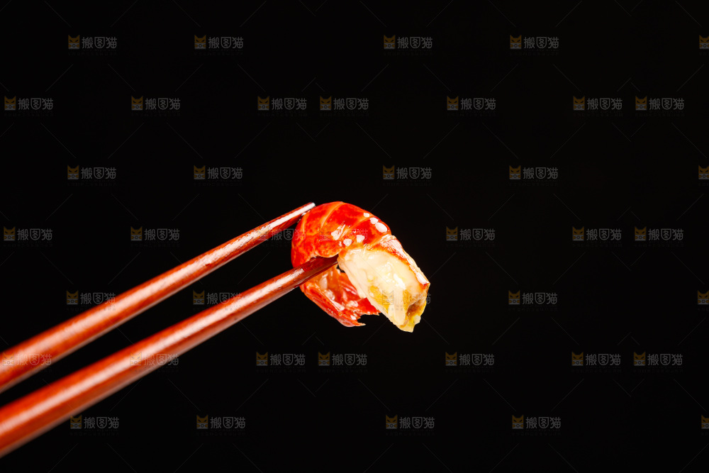 深底上的龙虾尾