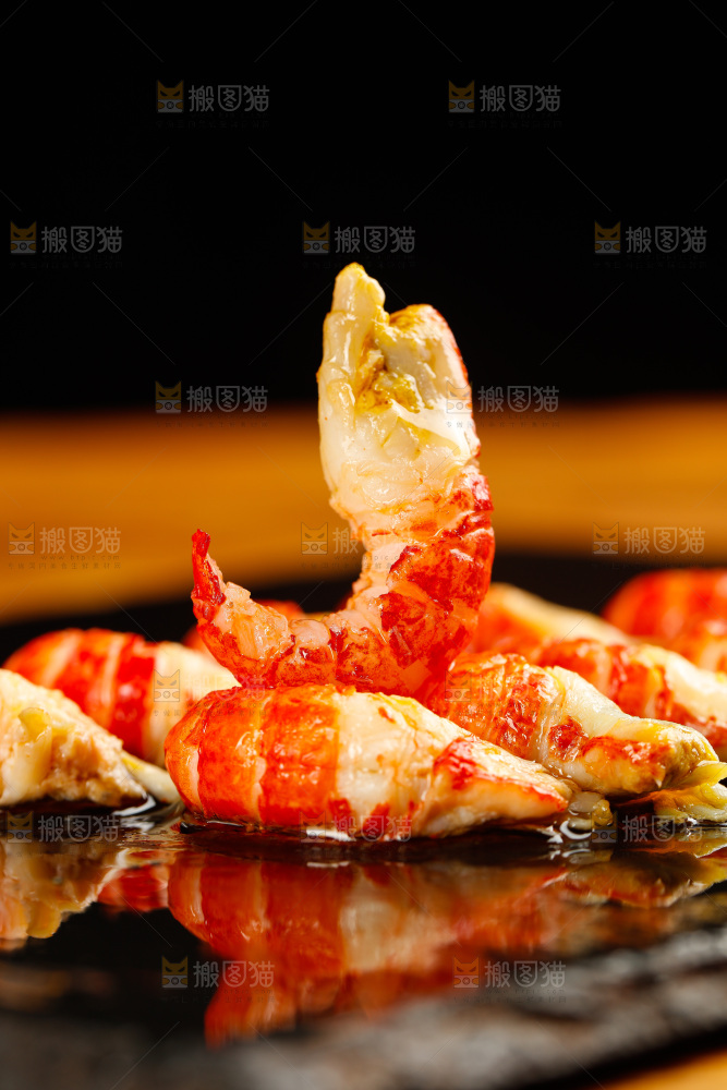 深底上的龙虾尾