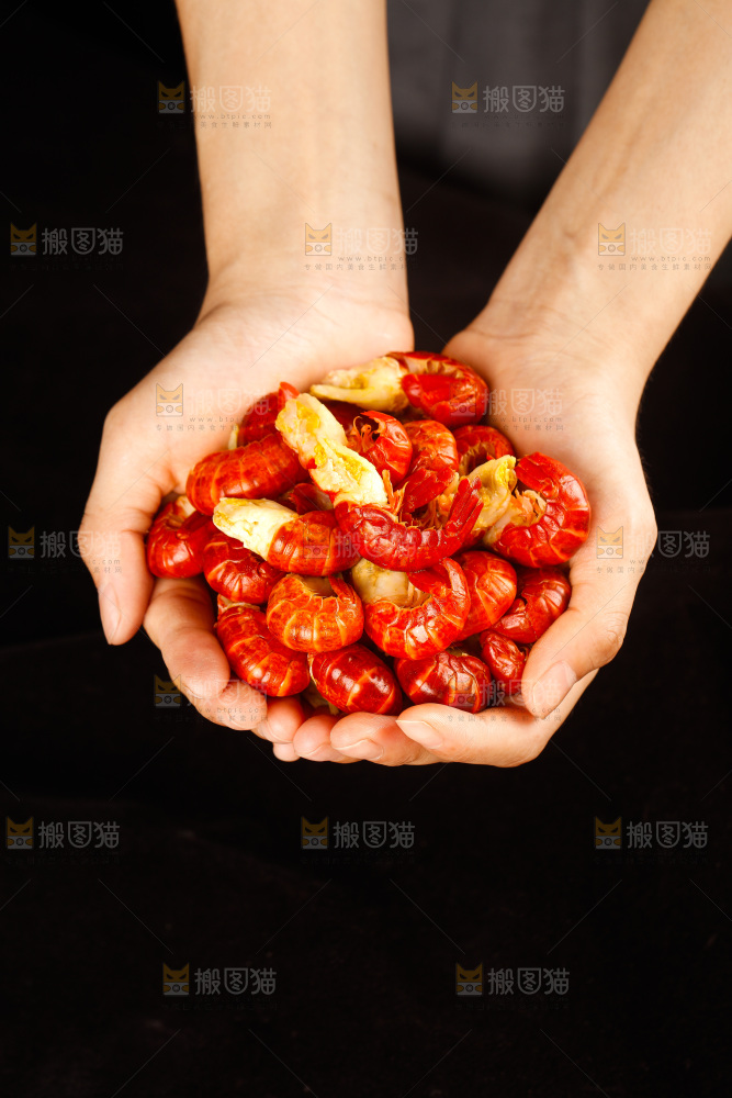 深底上的龙虾尾
