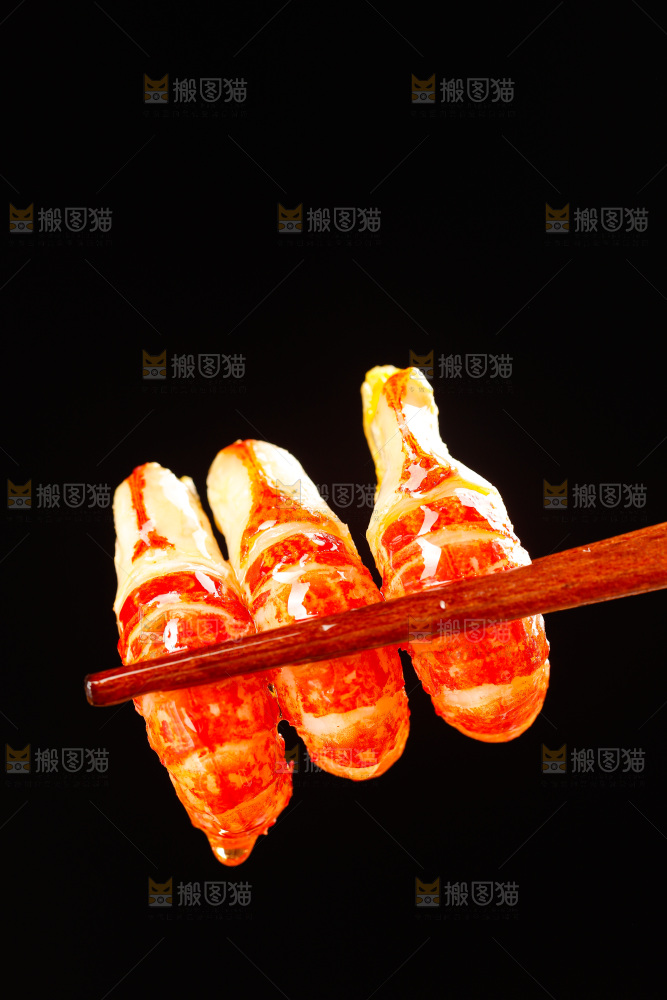 深底上的龙虾尾