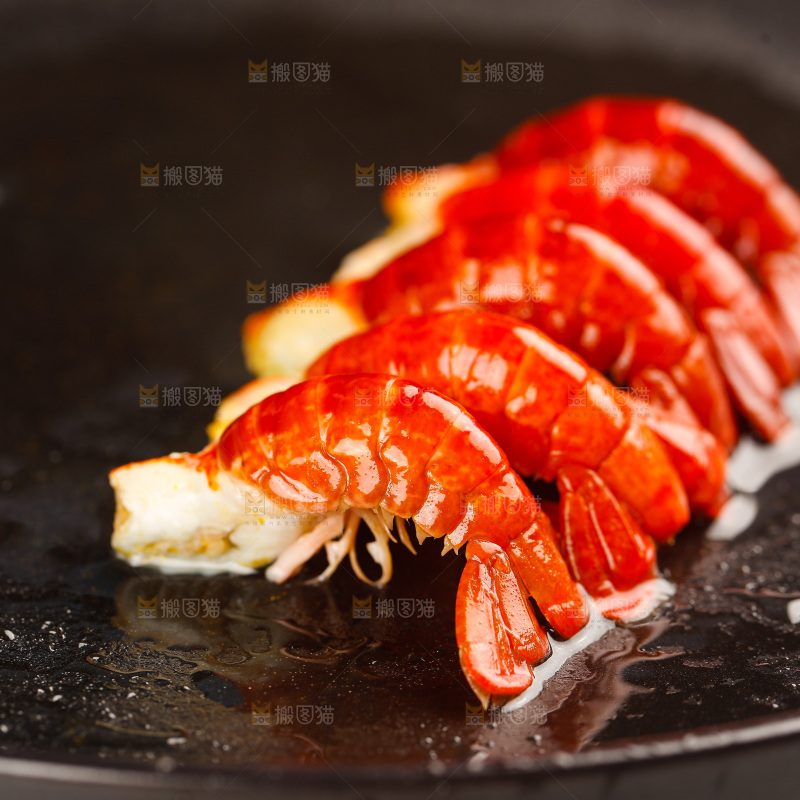 深底上的龙虾尾