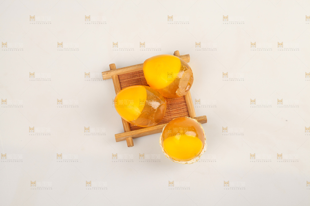 白底上的变蛋