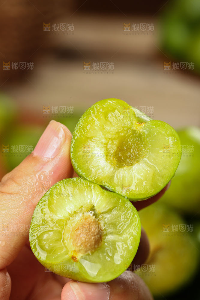 深底上放着的脱骨李