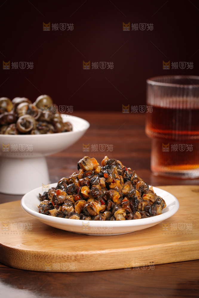 木底上的螺丝肉