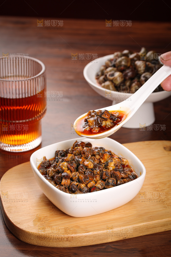 木底上的螺丝肉