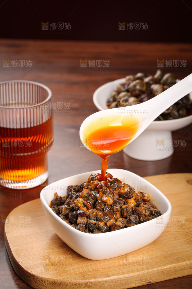 木底上的螺丝肉