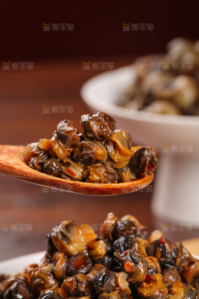 木底上的螺丝肉