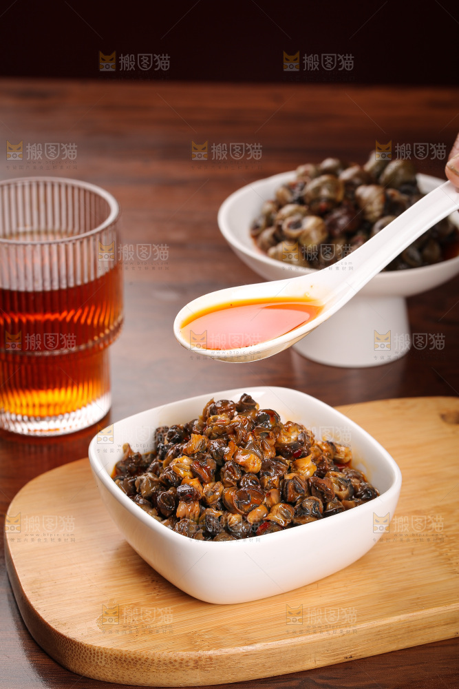 木底上的螺丝肉