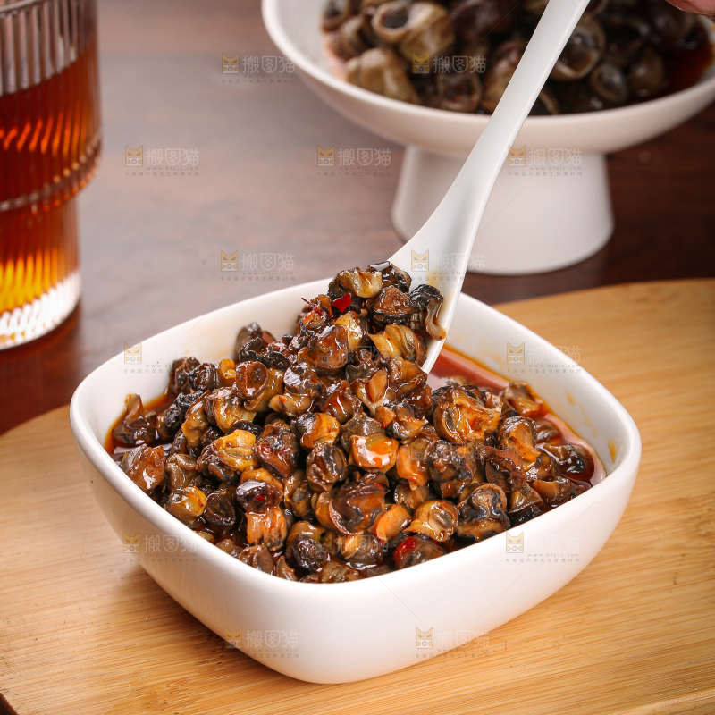 木底上的螺丝肉