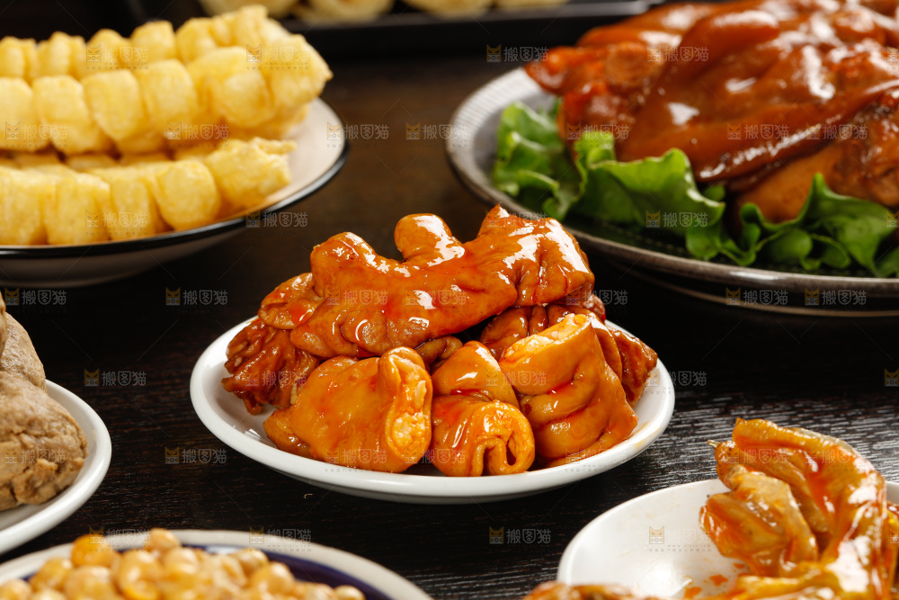 深底上的螺蛳粉食材