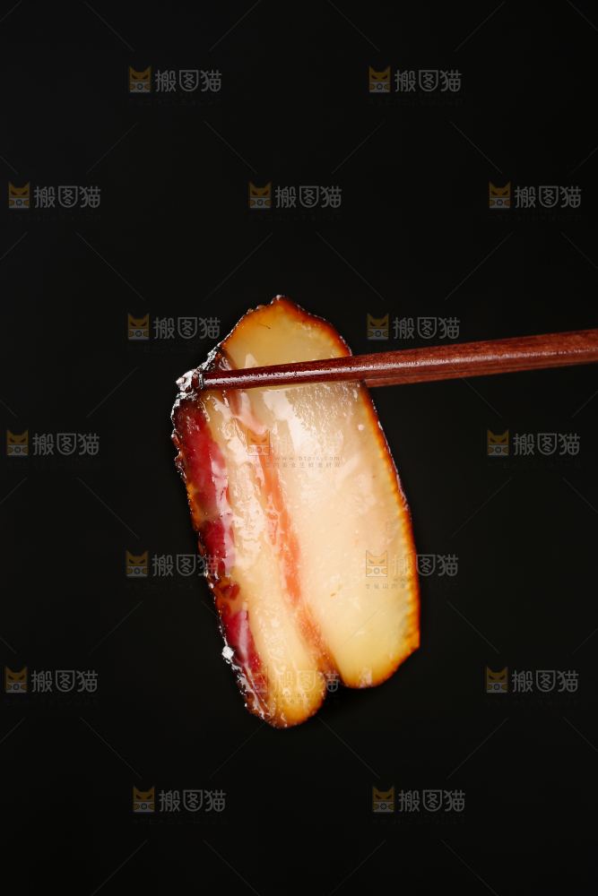 深底上的五花咸肉